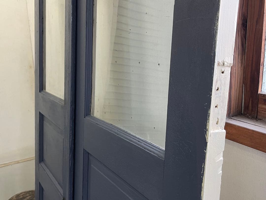 日本製アンティーク両開き木製ドア ゆらゆらガラス 洋館 観音開き