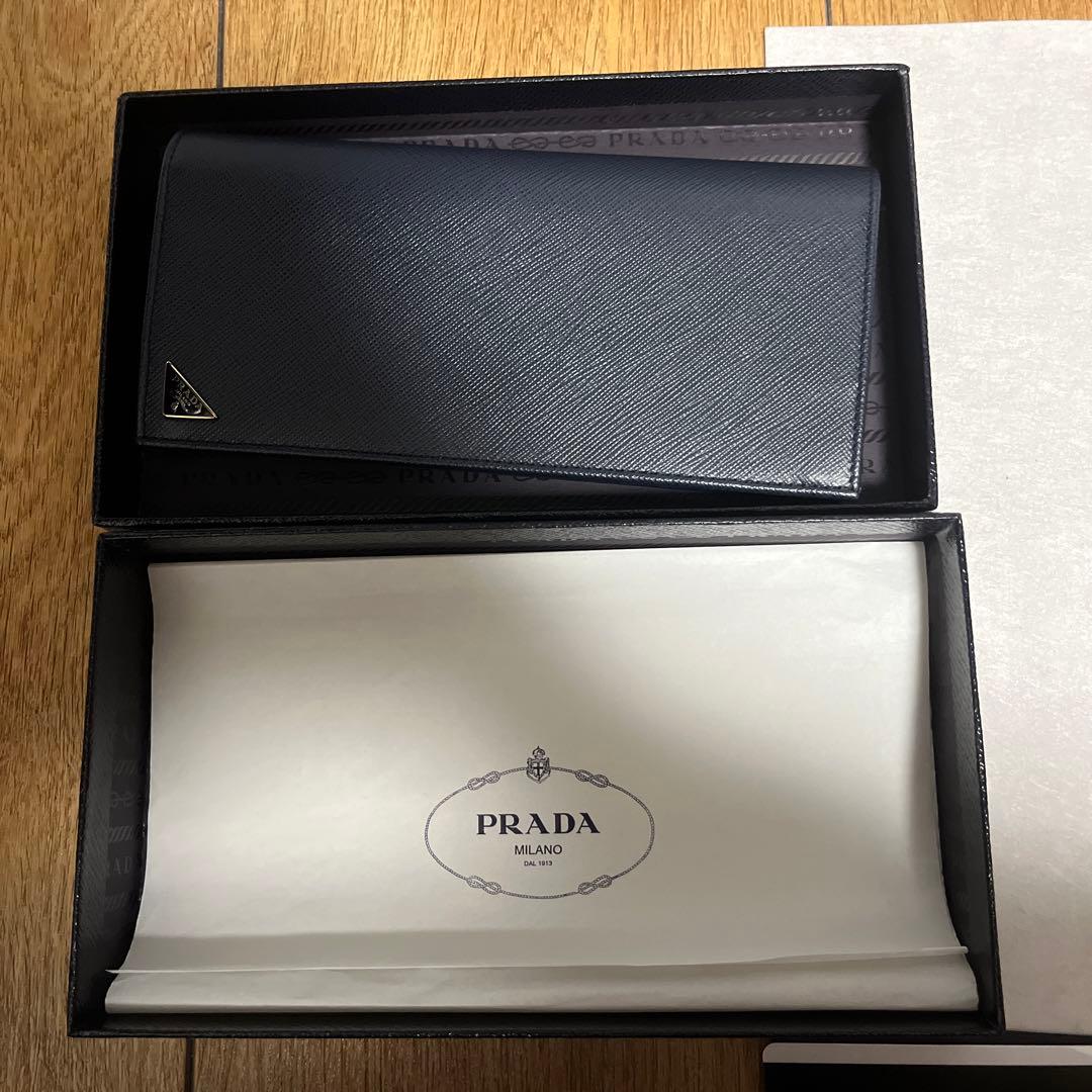未使用　箱保証書付　PRADA 長財布　サフィアーノ　トライアングル　ネイビー