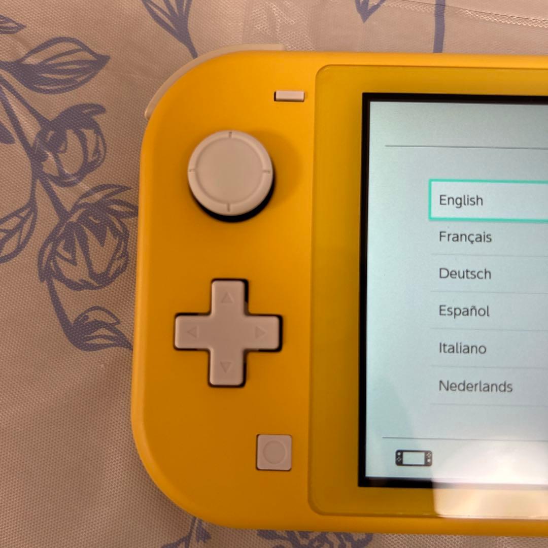 Nintendo Switch Lite イエロー 本体　箱　充電器あり