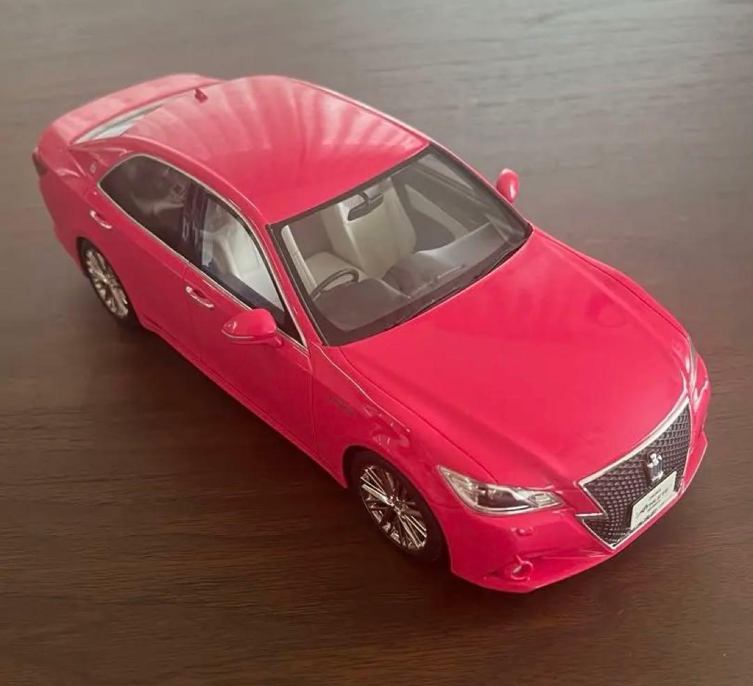 あのクラウンです　ピンクのクラウン　スケール 1/18　モデルカー　レプリカ