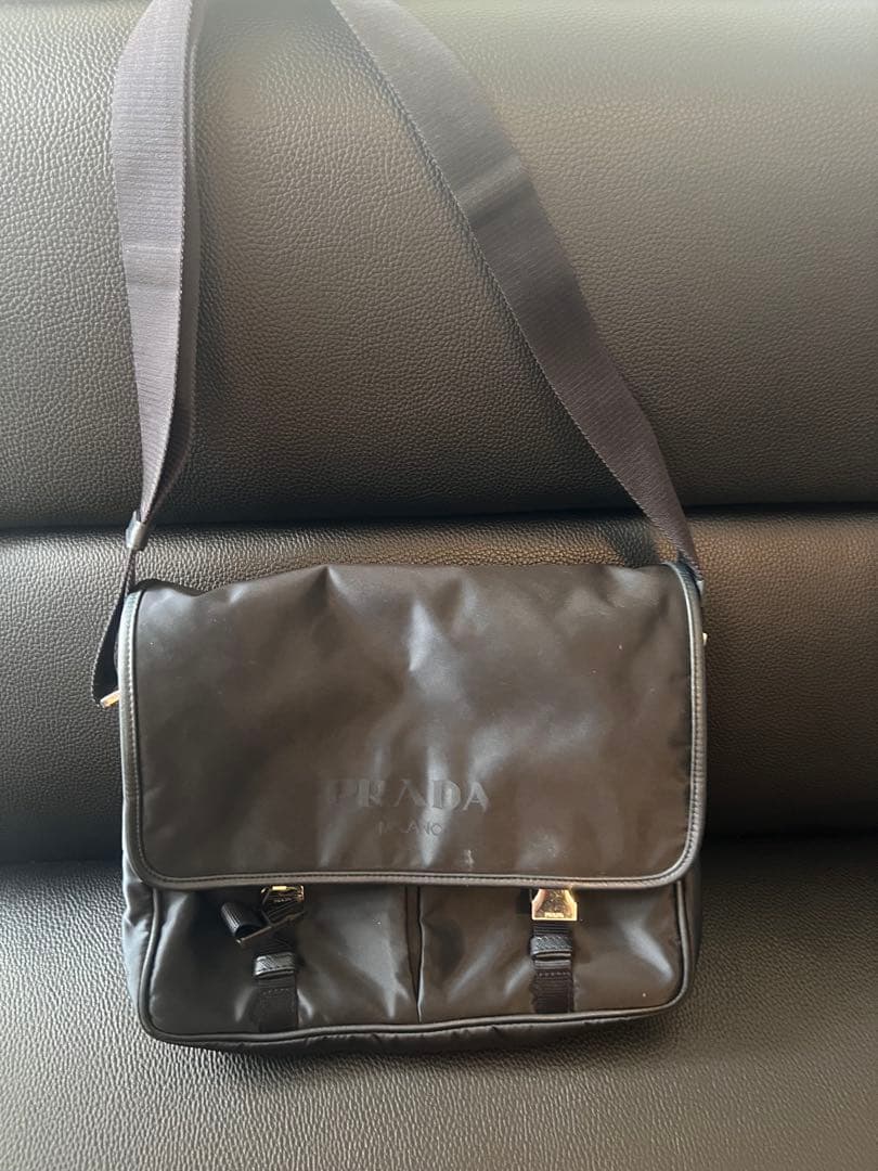 PRADA ネイビー メッセンジャーバッグ