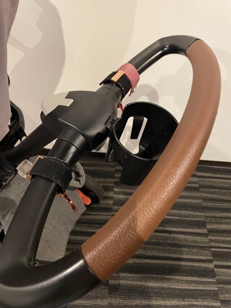 大人気！ベビーカー　ストッケエクスプローリー V6 コット付き