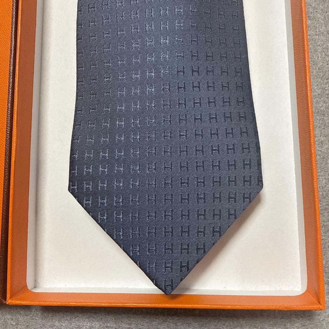 美品　エルメス　ネクタイ　紺　H柄H織ファソネ