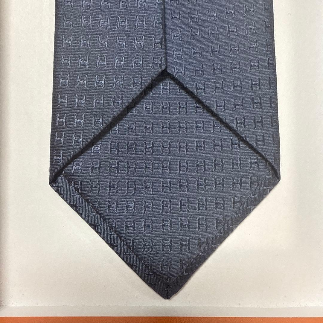 美品　エルメス　ネクタイ　紺　H柄H織ファソネ