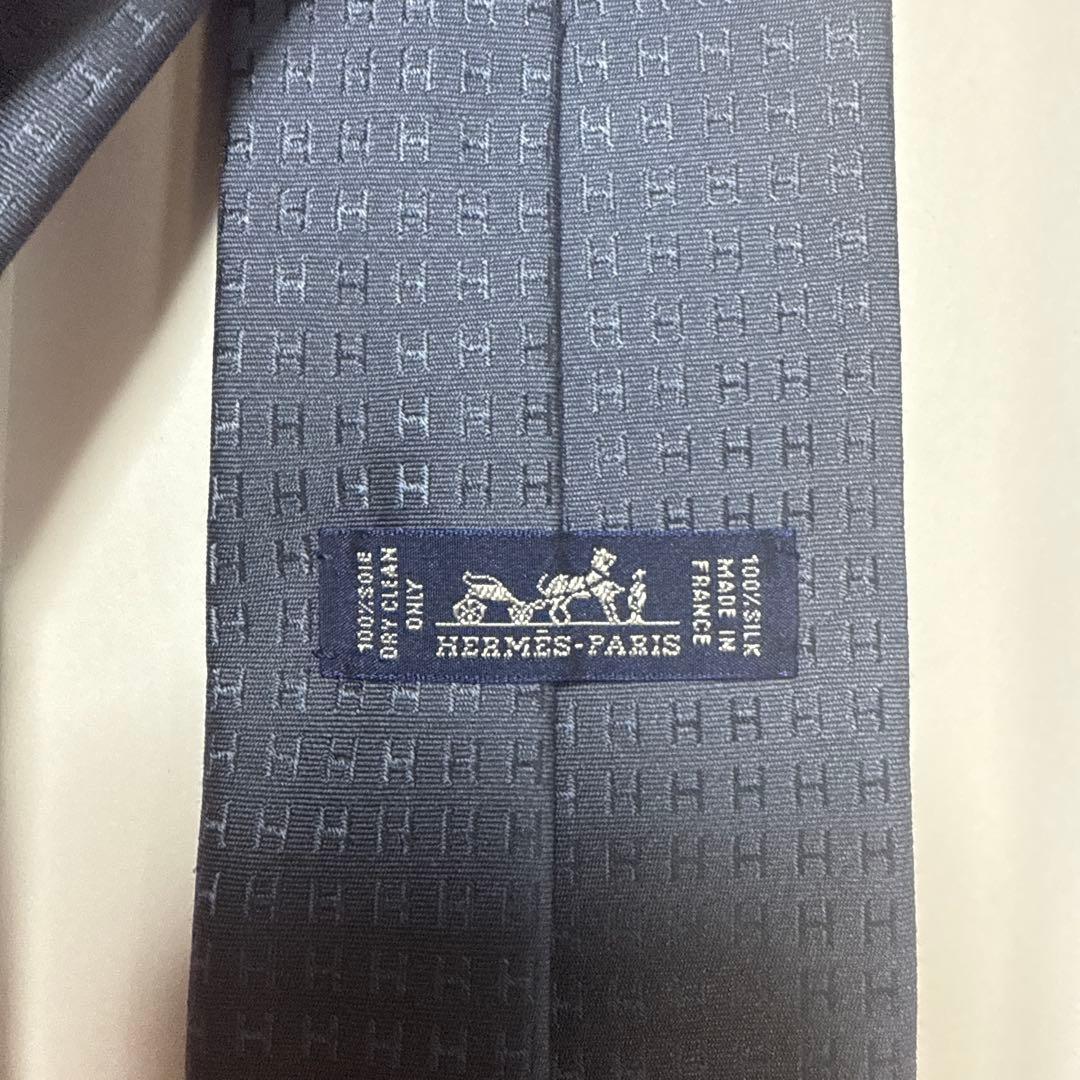 美品　エルメス　ネクタイ　紺　H柄H織ファソネ