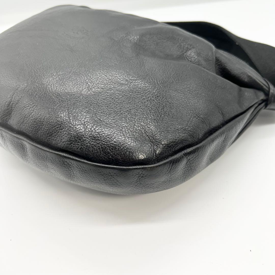 美品✨イルビゾンテ　ショルダーバッグ　ボディバッグ　2way　レザー　ブラック
