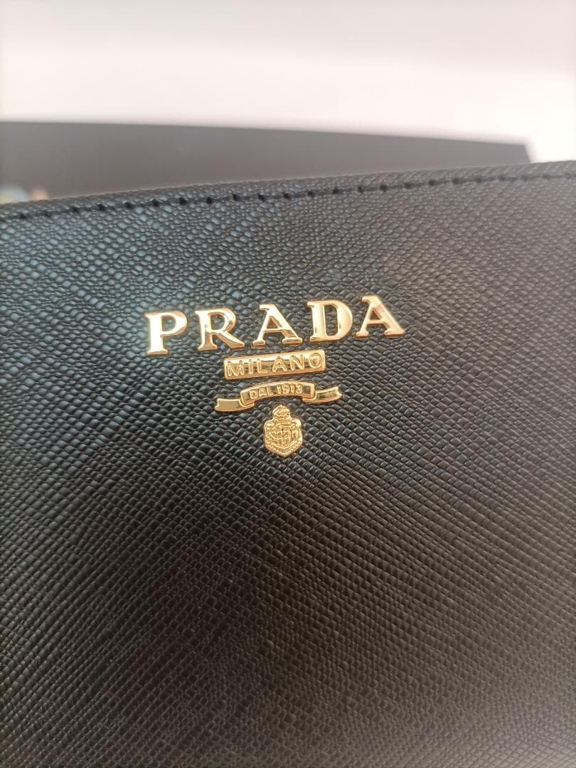 二つ折り財布✿プラダ サイフ prada メンズ【美品】レディース 黒