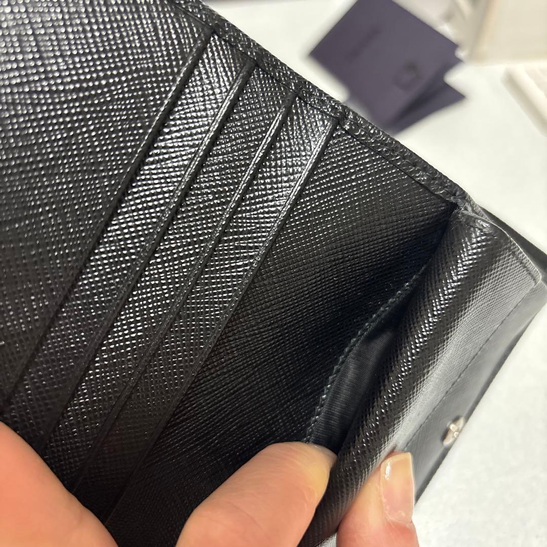 PRADA 二つ折り　サフィアーノ　コンパクトウォレット