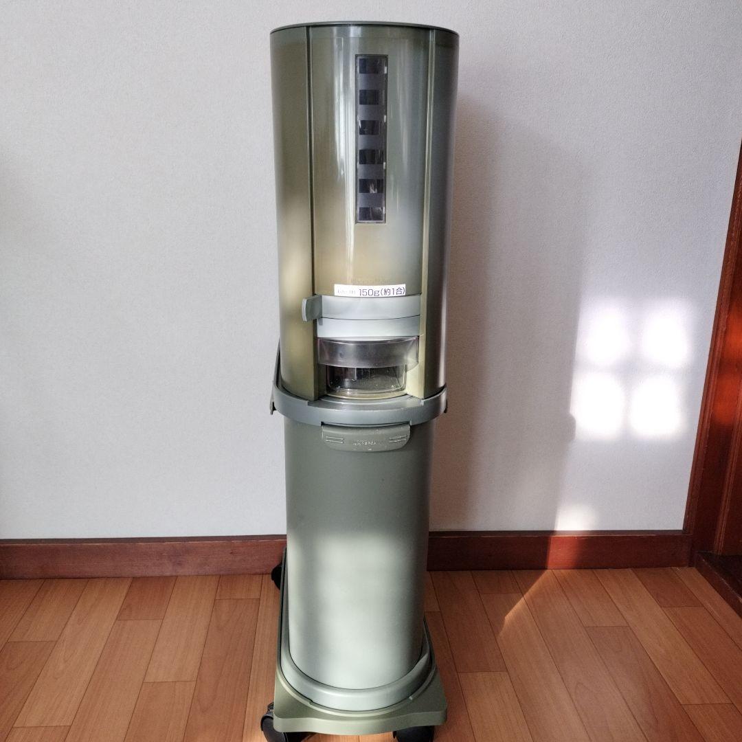 タッパーウェア　ライスキーパー　米保管容器米びつ　キャスター付き！