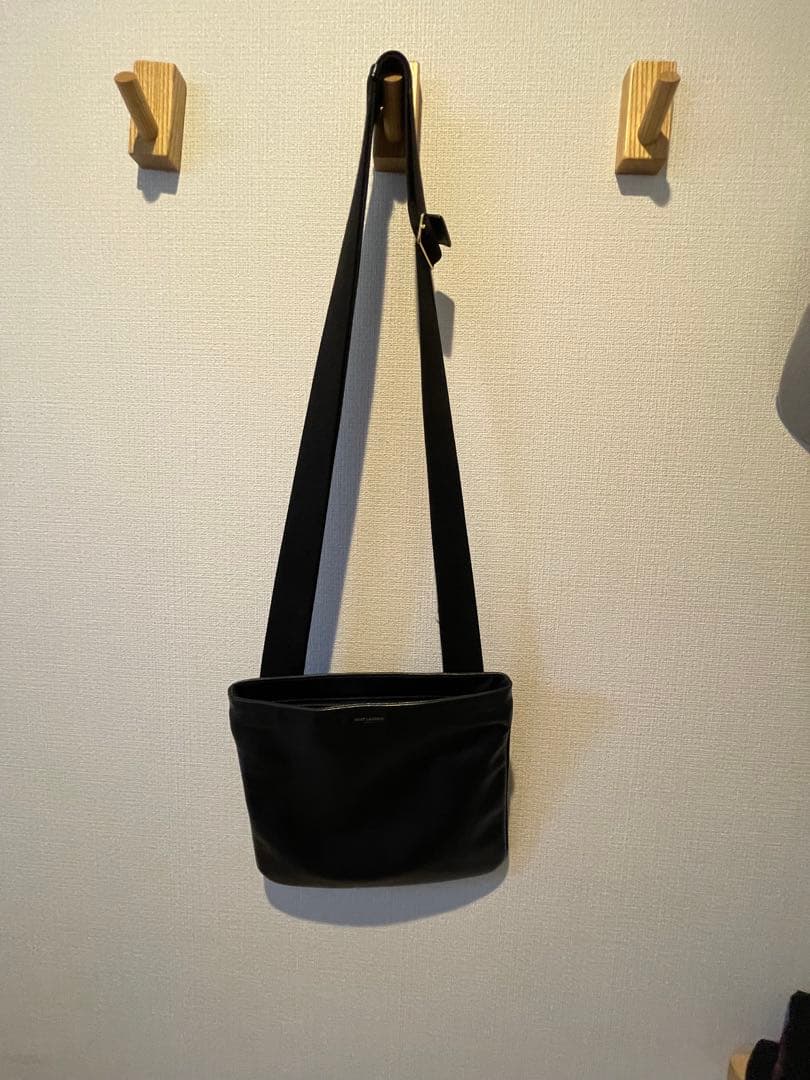 SAINT LAURENT ブラックレザーバッグ