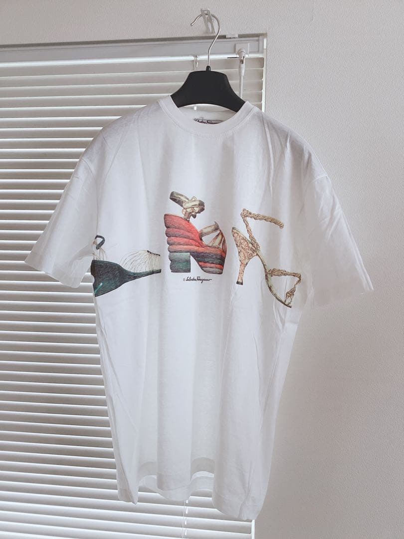 【Salvatore Ferragamo】フェラガモ　サンダルデザイン　Tシャツ