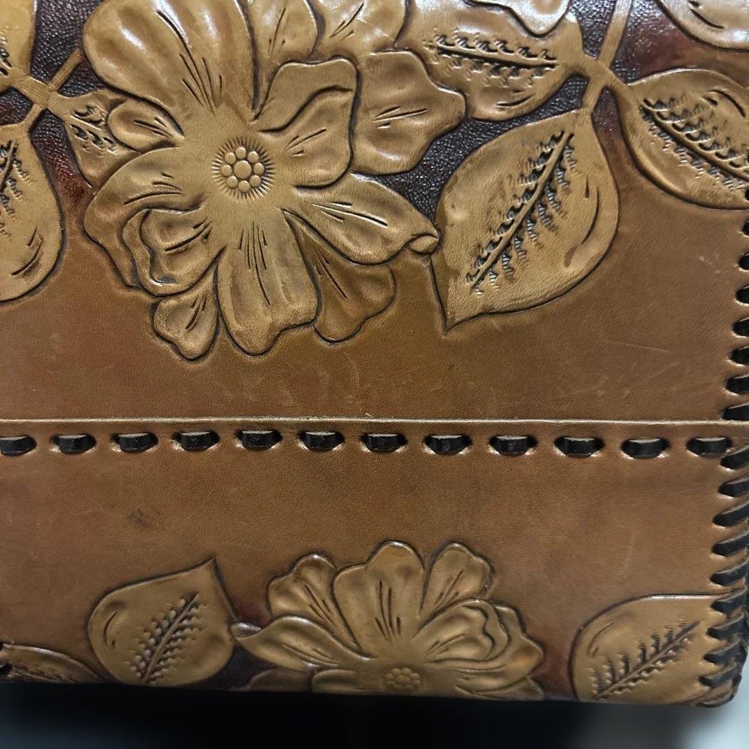 レザーショルダーバッグ　手持ちバッグ　カービング　手作り