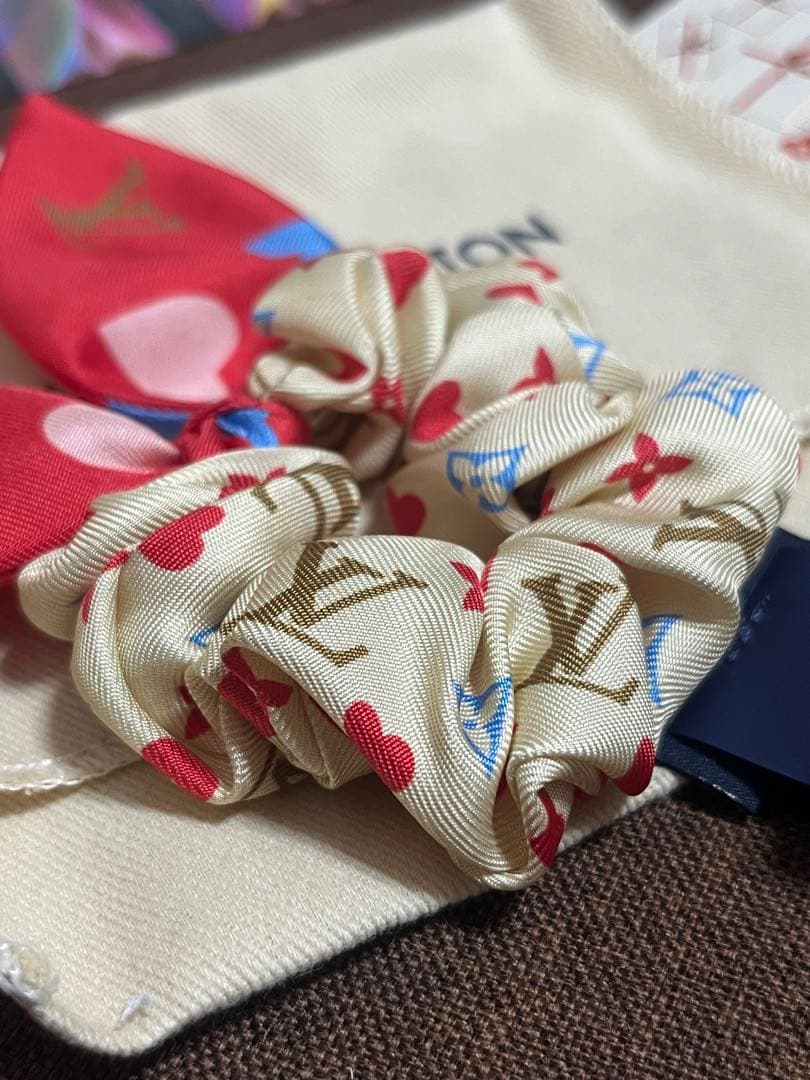 [ 新品、未使用 ] ルイヴィトン　シュシュ ピンク ホワイト