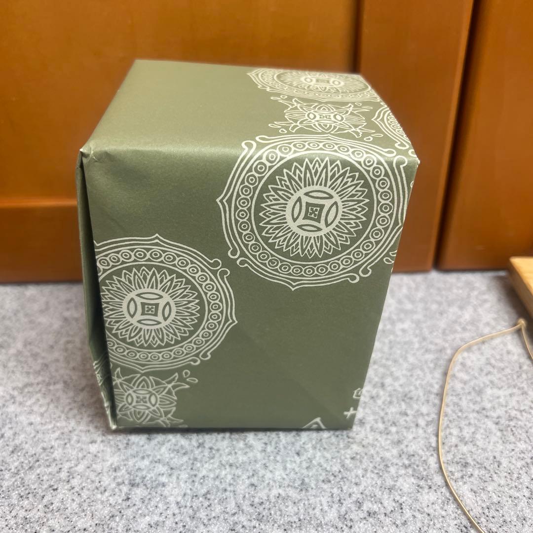 今右衛門　色鍋島　錦牡丹絵花瓶　未使用　団十郎襲名記念