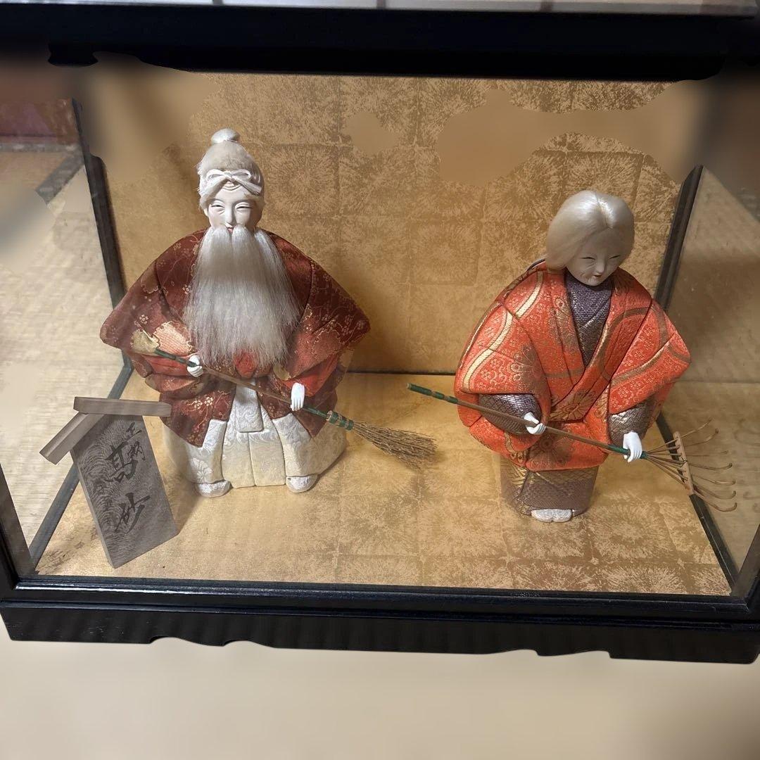 伝統的な日本の人形　長寿を願う縁起のいい置物