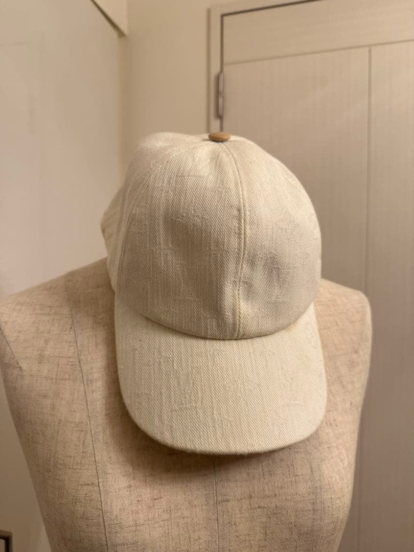 Louis Vuittonホワイト モノグラム キャップ