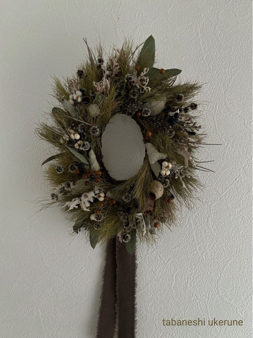フサフサなコアラファンとナンキンハゼを紡いだシックなオーバル型　リース