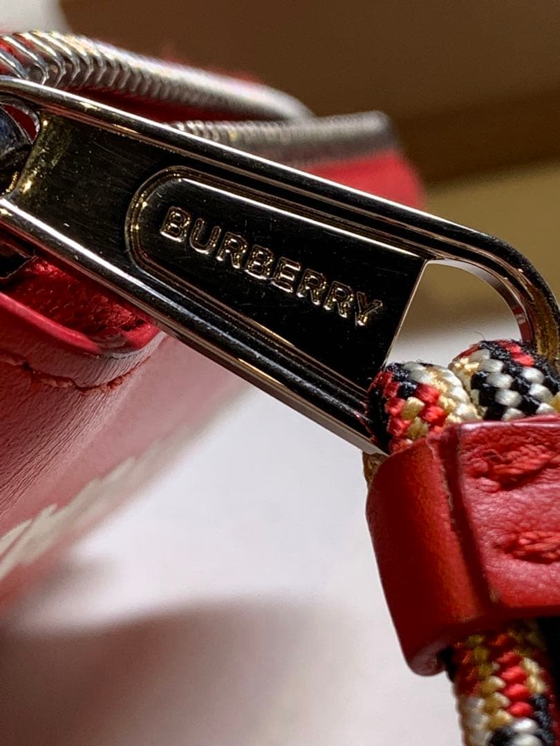 【極美品】BURBERRY レザー 二つ折り財布 レッド定価63800円