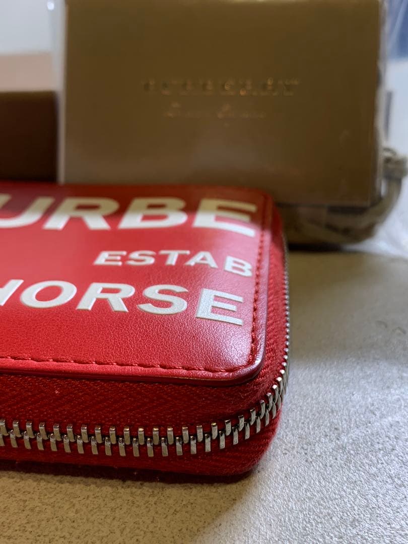 【極美品】BURBERRY レザー 二つ折り財布 レッド定価63800円