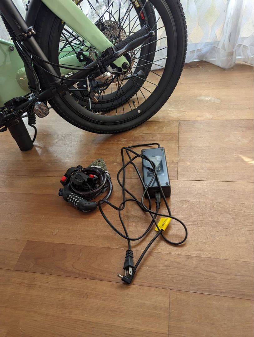 VELMO 折りたたみ電動アシスト自転車 20インチ　Q2