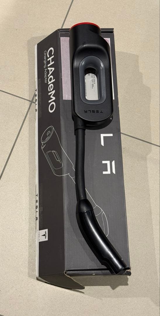 テスラチャデモアダプター CHAdeMO Tesla（国内正規品）