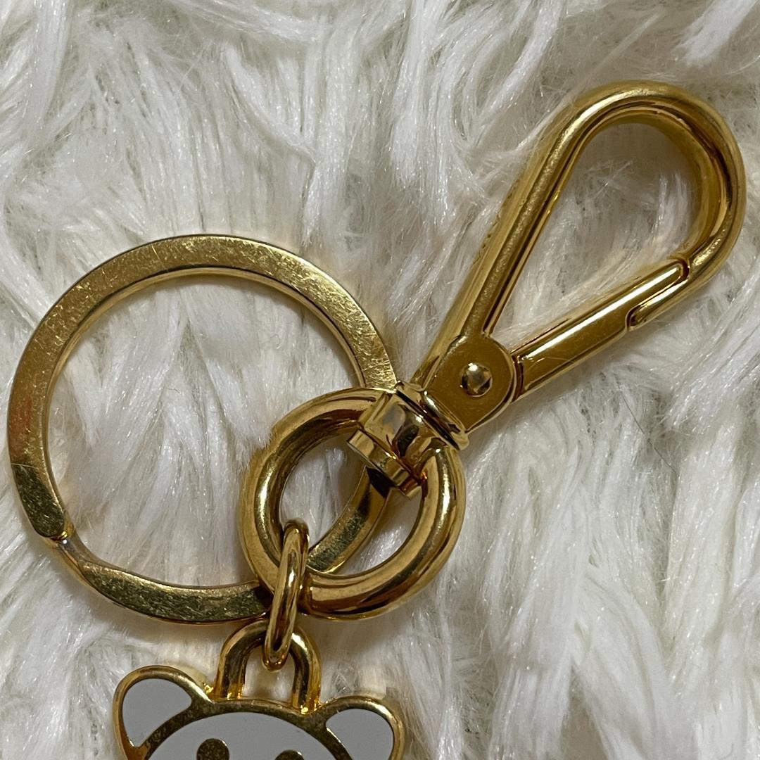 プラダ　ロゴ入り　ベア チャーム　クマ キーホルダー　ホワイト × ゴールド