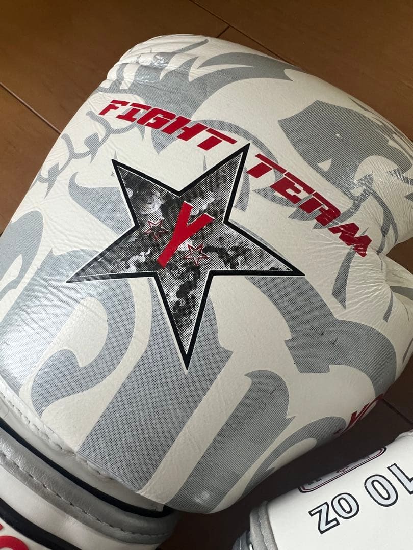 YOKKAO FIGHT TEAM ボクシンググローブ10oz