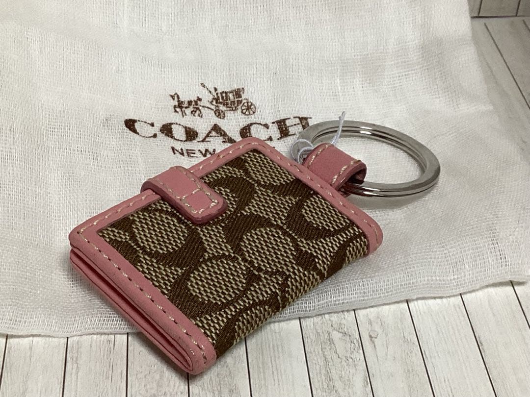 タグ保存袋付き未使用コーチCOACH キーホルダーピンクハート型本物写真入手帳型