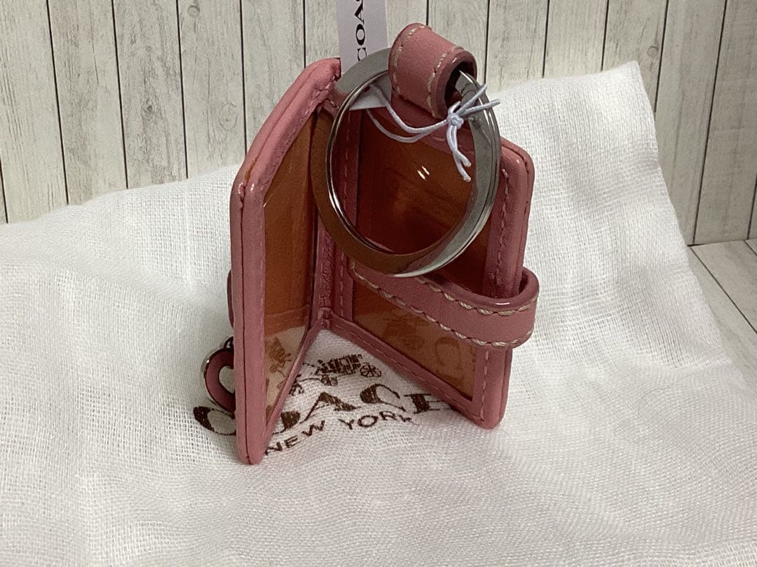 タグ保存袋付き未使用コーチCOACH キーホルダーピンクハート型本物写真入手帳型
