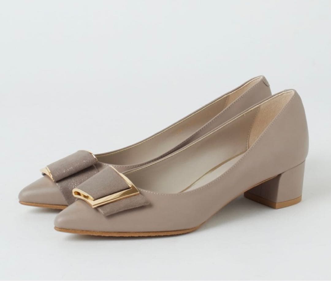 DIANA バックルつきミドルヒールパンプス