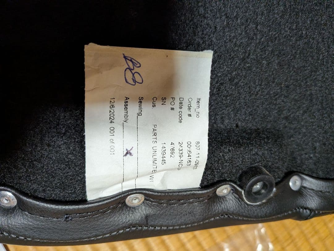 サドルマン　ハーレー　スポーツスター用シート　セキュリティスクリュー＋おまけ