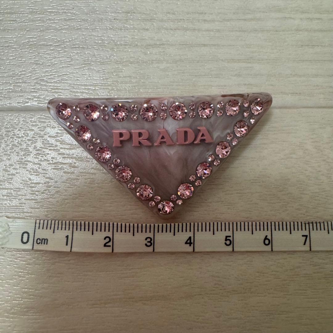 未使用☆正規品　プラダ ヘアクリップ バレッタ　ヘアアクセ　三角　ロゴ　ビジュー