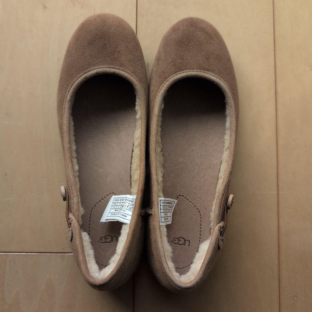UGGモカシンフラットシューズ　24.5センチ
