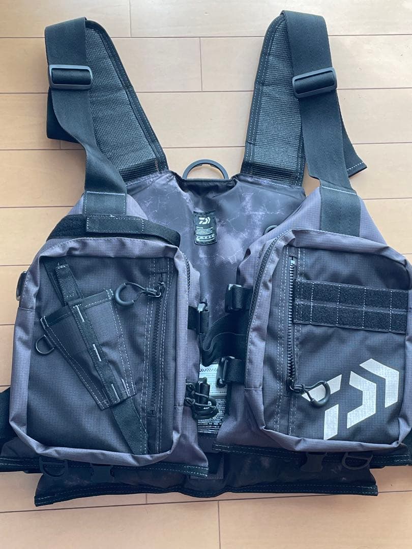 Daiwa ブラック/グレー ライフジャケット