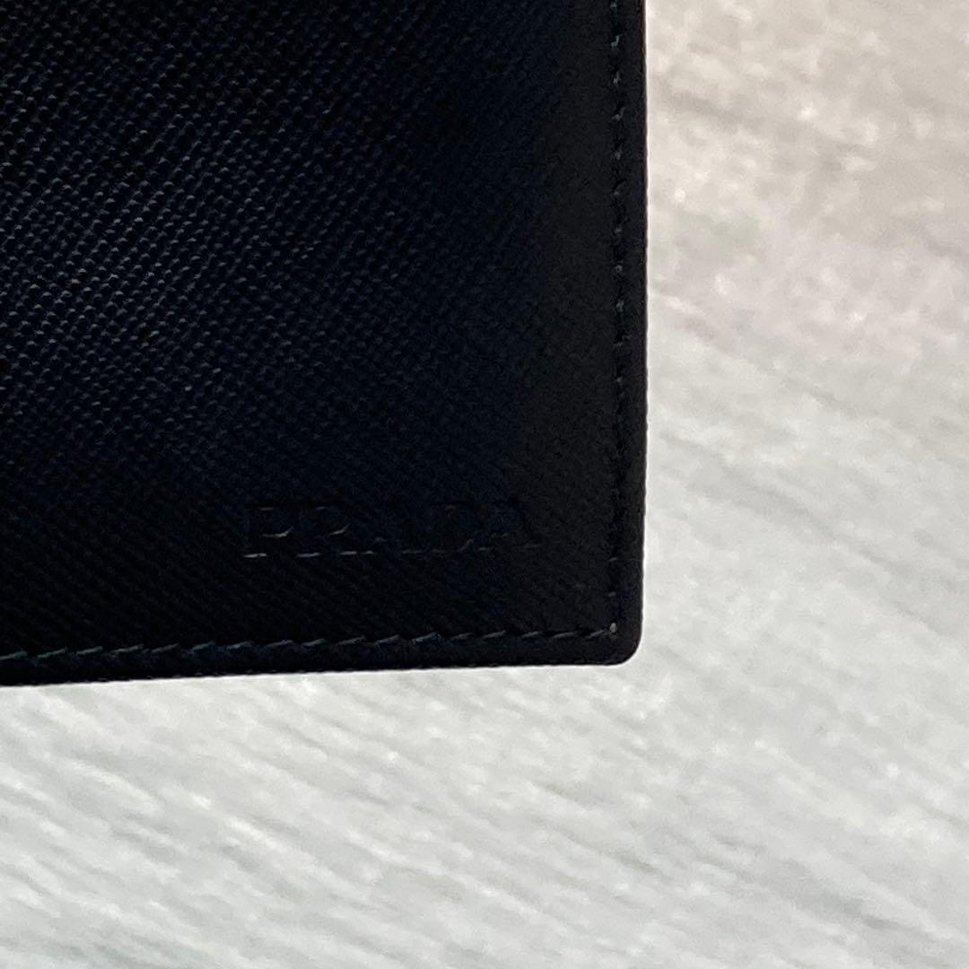 お買い得品　美品　PRADA プラダ　二つ折り　銀　黒　小銭入れ　折り財布　財布