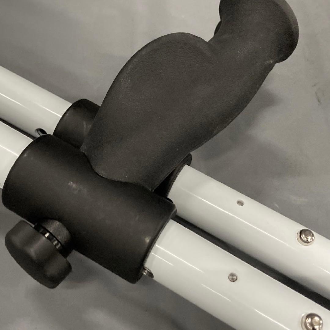 ミレニアムプロ　折りたたみ式　松葉杖　2本　ホワイト　高さ調整可能