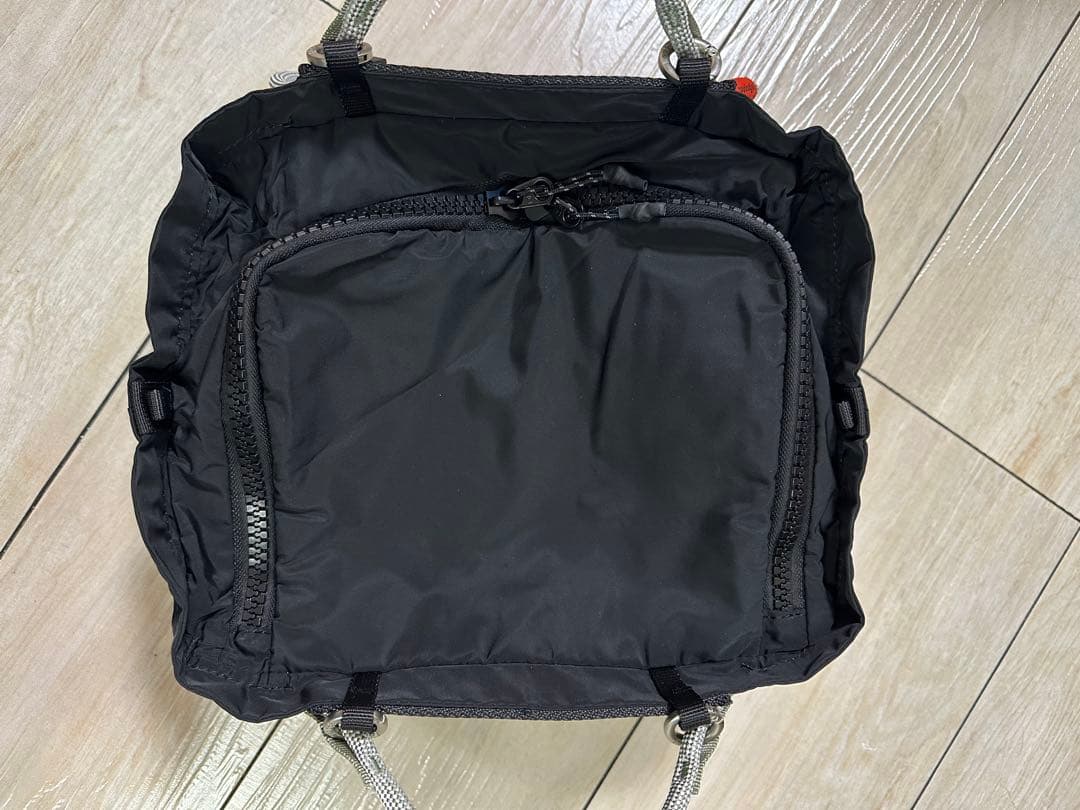 topologie Summit Duffle Small 黒　ストラップ付き