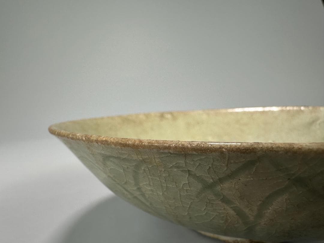 中国美術　元～明時代　青磁　蓮花文茶碗 鉢　時代物　唐物　14～15世紀頃