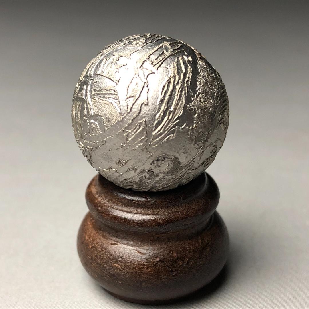アルタイ隕石 メテオライト くりぬき　球体 穴なし台付き 希少　美品
