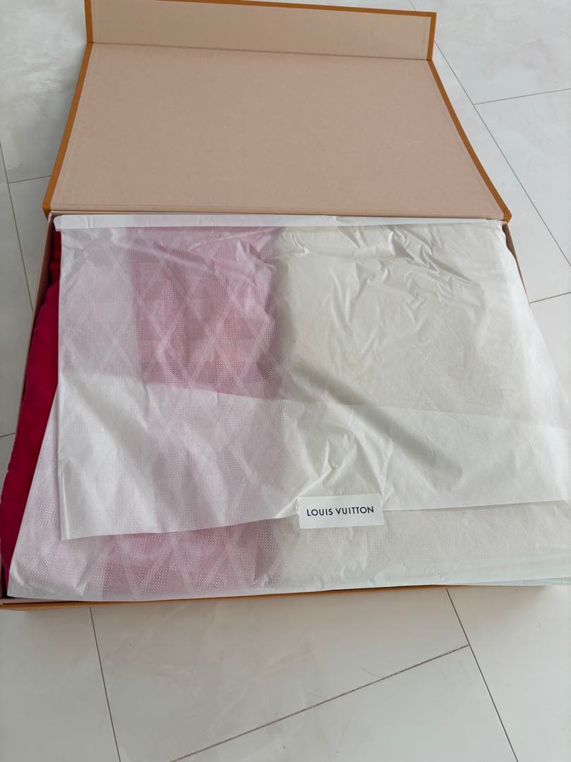 LOUIS VUITTON ピンク&ホワイト　ビーチタオル ギフトBOX付き