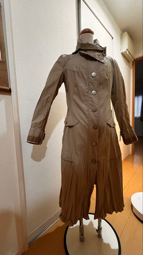 マリテフランソワジルボーベージュ フロントボタン ロングコート