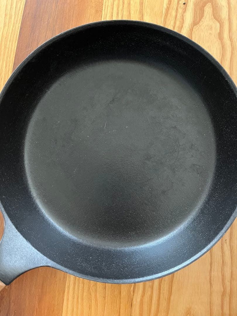 【美品】VERMICULAR 鋳鉄フライパン 26cm　蓋ナシ　レシピ本付き