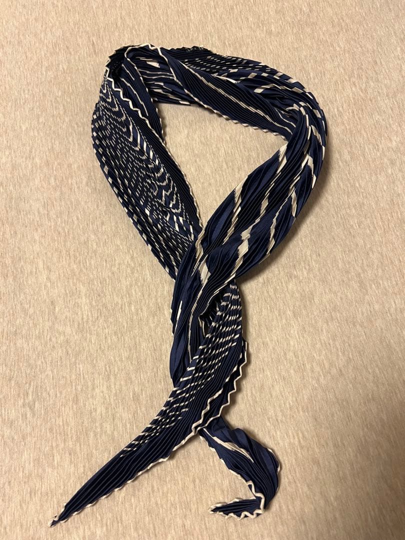 極美品 HERMES エルメス プリーツカレ90 シルク ネイビー紺色