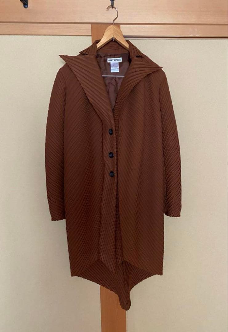 ISSEY MIYAKE イッセミヤケ　ブラウン プリーツロングコート