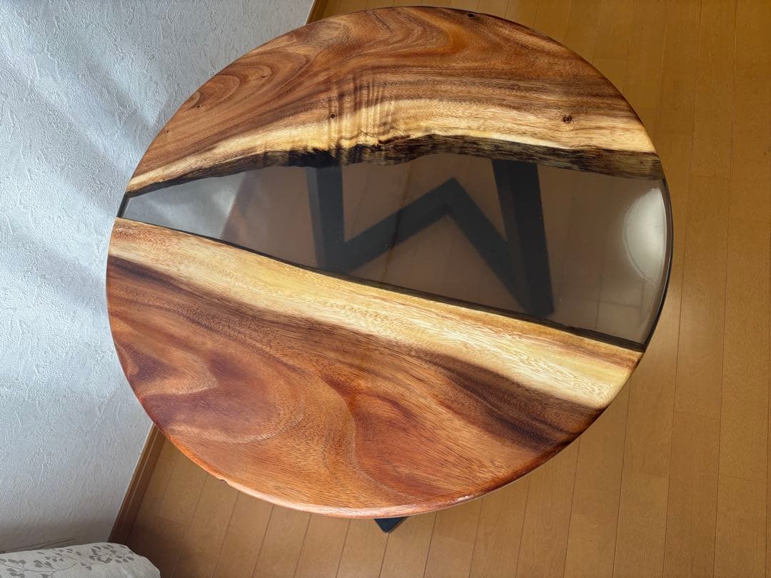 手作りレジンと天然杉クルミの木　ローテーブル、鉄製足付き、即納品