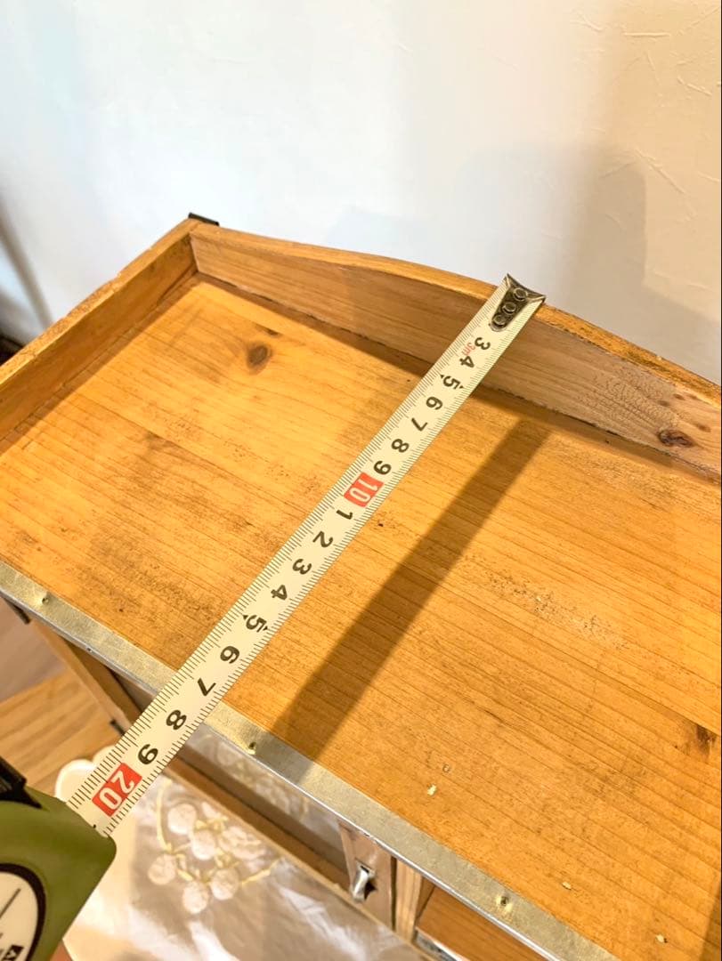 アンティーク風　木製ガラス扉キャビネット