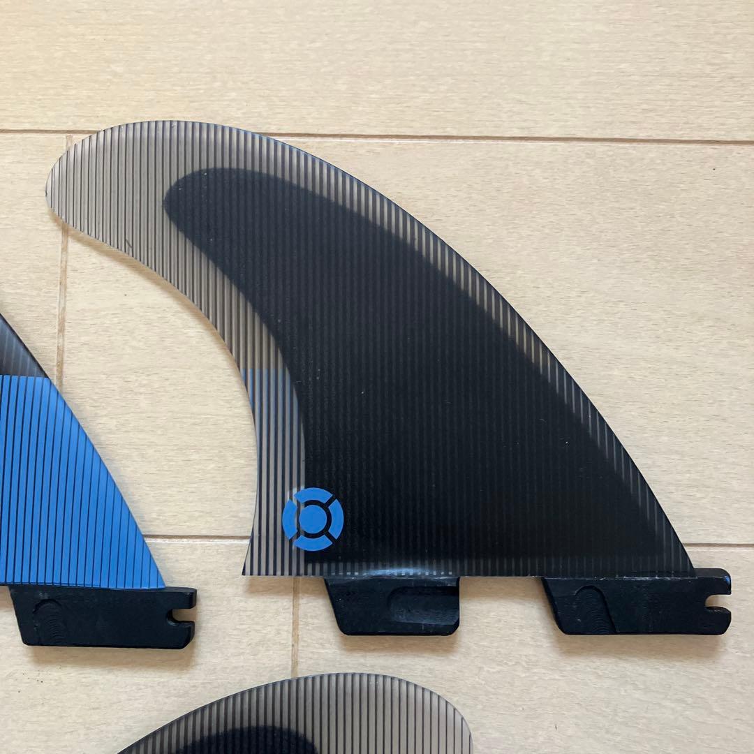 イ*ー様 美品 FCS2フィン パフォーマー PERFORMER M トライ