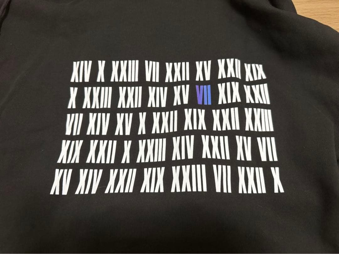 Travis Japan VIIsualパーカー