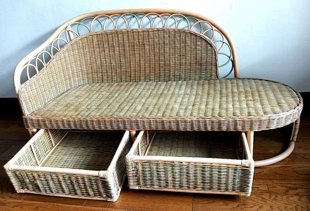 引取りお値下げ　希少　おしゃれパステルカラー　ラタン製　カウチソファ　引出し収納