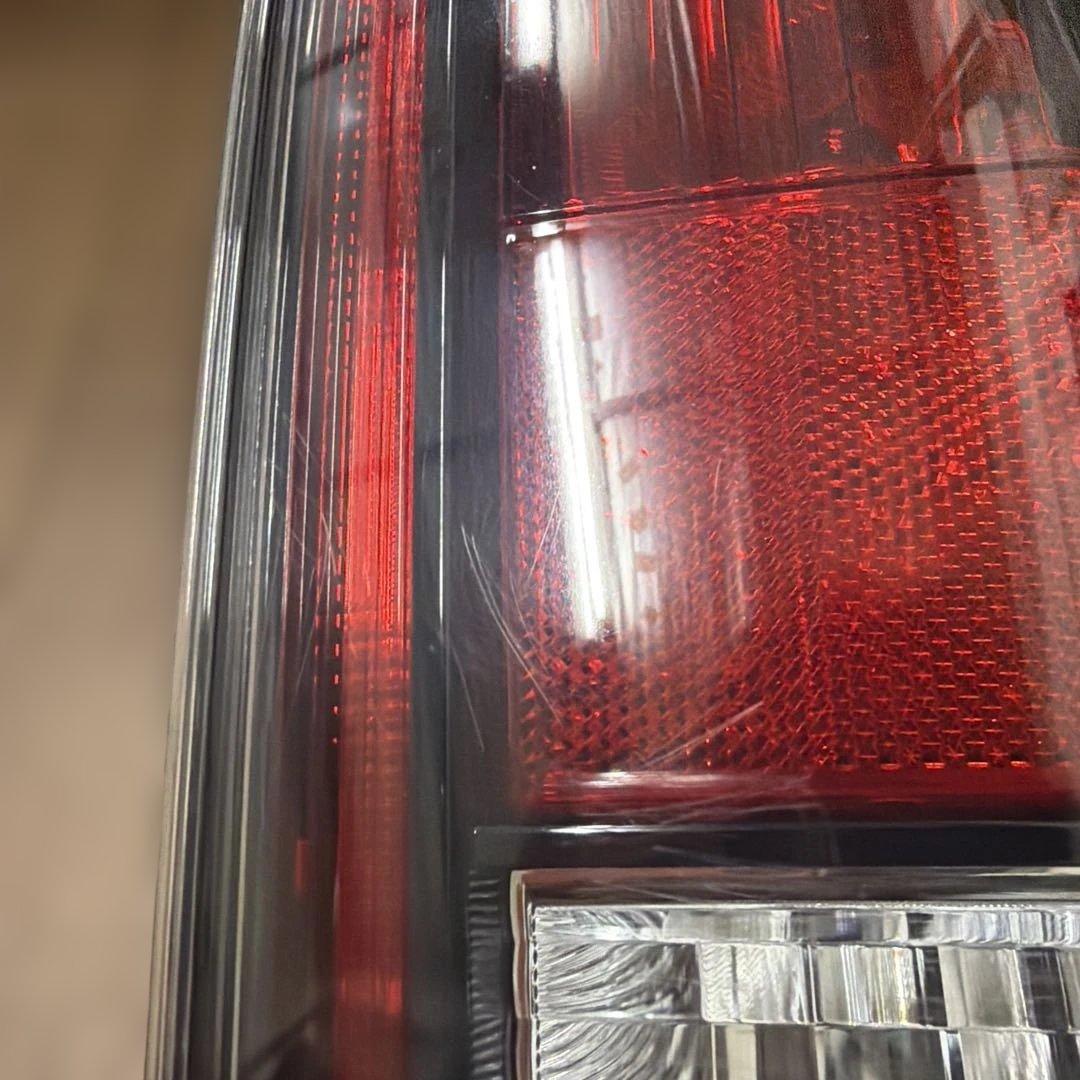 平成28年☆DBA-C27 日産 セレナ 右 テールランプ